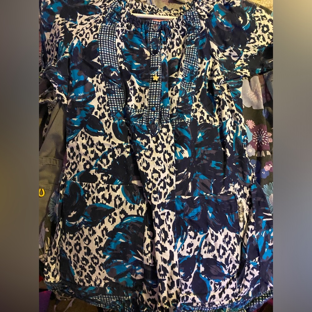 Women’s scrub top